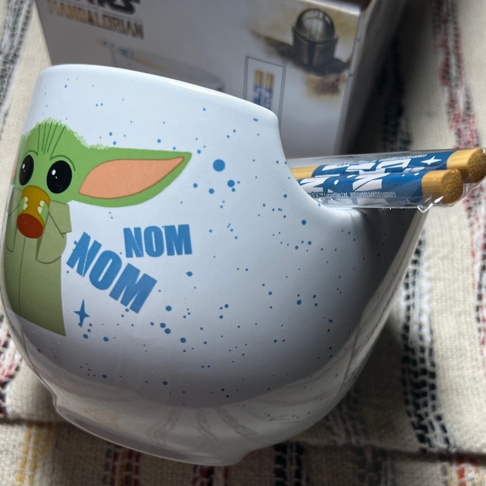 🥢Disney Star Wars The Mandelorian Baby Yoda Grogu Ceramic Bowl with Chopsticks - Picture 10 of 12